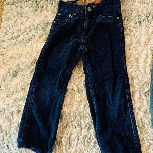 Set of 3 boys size 4(regular fit) pants - Picture 2 of 10